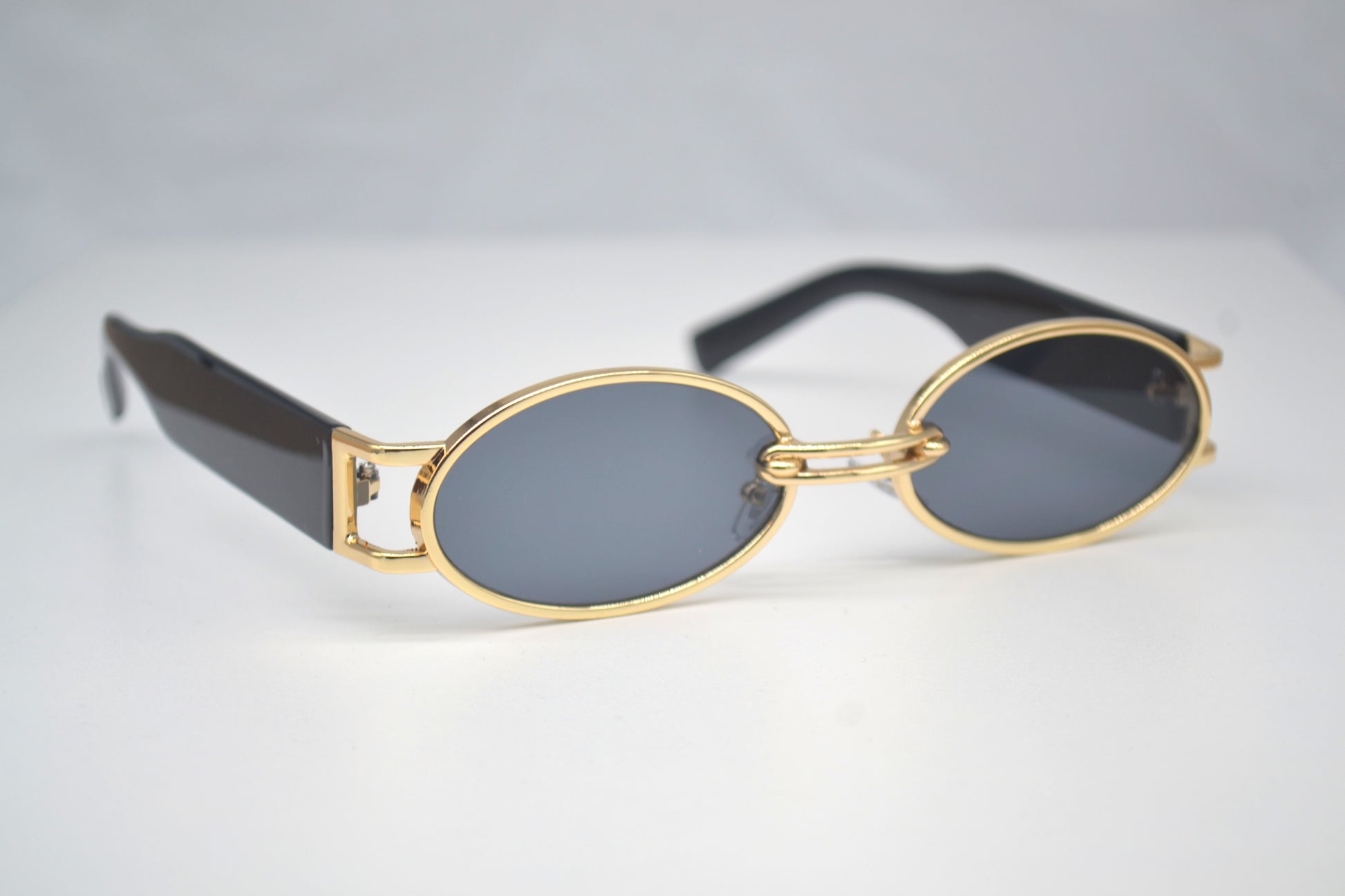 stylish sunglasses, metallic sunglasses, UV protection eyewear, trendy sunglasses, summer fashion accessories, UV400 sunglasses